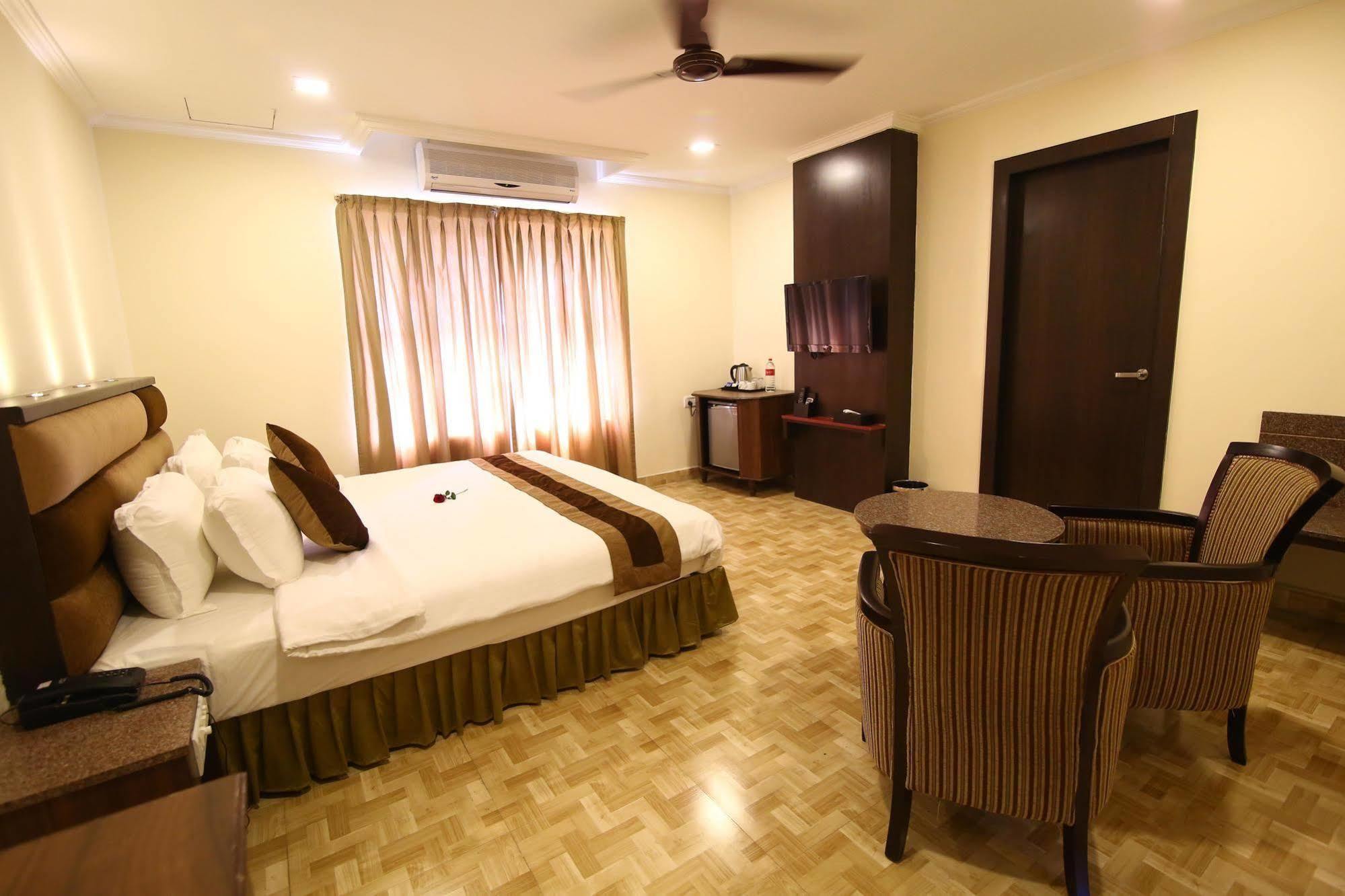 Hotel Southern Residency Kelambākkam Dış mekan fotoğraf